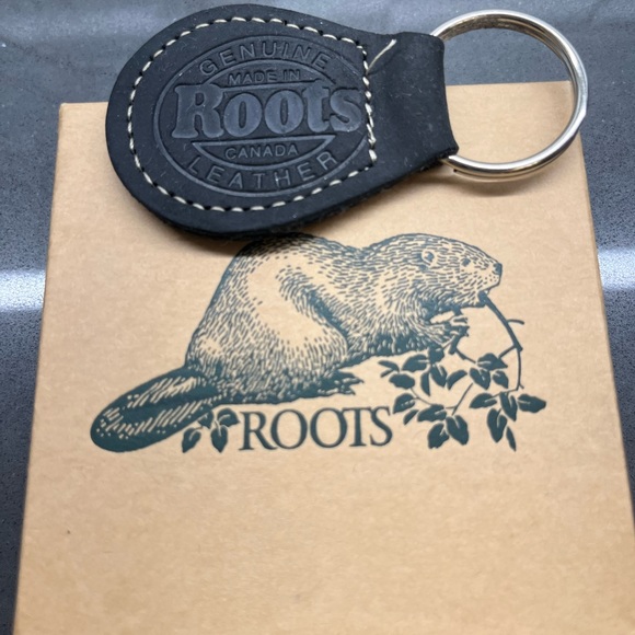 Brand New - ROOTS from Canada Black Leather Keychain. Brand new. Never used. - Picture 2 of 9